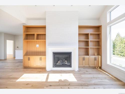 1021 Palomino Pl, Nanaimo, BC - Indoor With Fireplace