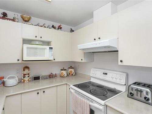 406-1685 Estevan Rd, Nanaimo, BC - Indoor Photo Showing Kitchen