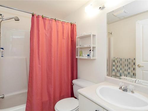 406-1685 Estevan Rd, Nanaimo, BC - Indoor Photo Showing Bathroom