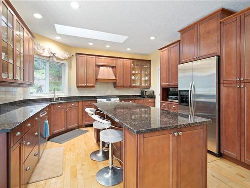 8-1063 Valewood Trail, Saanich, BC - Indoor Photo Showing Kitchen With Double Sink
