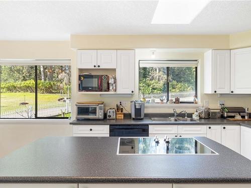 2369 South Wellington Rd, Nanaimo, BC - Indoor Photo Showing Kitchen With Double Sink