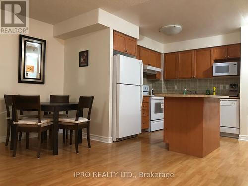 812 - 3880 Duke Of York Boulevard, Mississauga, ON - Indoor Photo Showing Kitchen