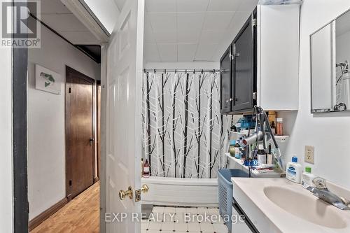 17 Riley Avenue, Georgina, ON - Indoor Photo Showing Bathroom