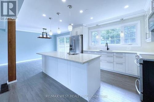 61 Ottaway Avenue, Barrie, ON - Indoor Photo Showing Kitchen With Upgraded Kitchen
