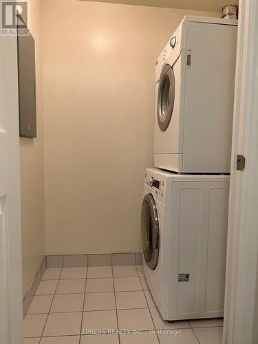 922 - 168 Simcoe Street, Toronto, ON - Indoor Photo Showing Laundry Room