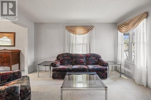 2129 Blue Ridge Crescent, Pickering, ON - Indoor Photo Showing Living Room