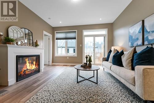 29 - 17 Lakewood Crescent, Kawartha Lakes, ON - Indoor Photo Showing Living Room With Fireplace