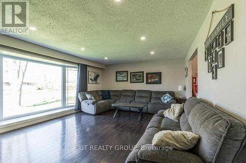 20 Rockhill Court, Belleville, ON - Indoor Photo Showing Living Room