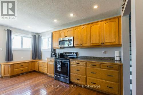 20 Rockhill Court, Belleville, ON - Indoor Photo Showing Kitchen