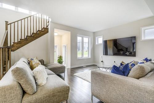 81 Hawick Crescent, Caledonia, ON - Indoor Photo Showing Living Room