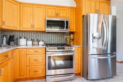 123 1/2 Keefer Road, Thorold, ON - Indoor Photo Showing Kitchen With Stainless Steel Kitchen