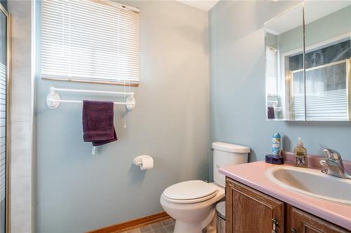 123 1/2 Keefer Road, Thorold, ON - Indoor Photo Showing Bathroom
