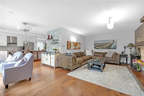 79 Republic Avenue, Hamilton, ON - Indoor Photo Showing Living Room