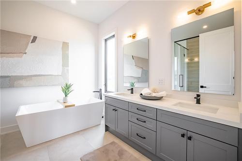 915 River Road, Fenwick, ON - Indoor Photo Showing Bathroom
