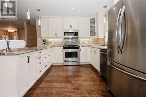44 Bedard Boulevard, Petawawa, ON - Indoor Photo Showing Kitchen With Upgraded Kitchen
