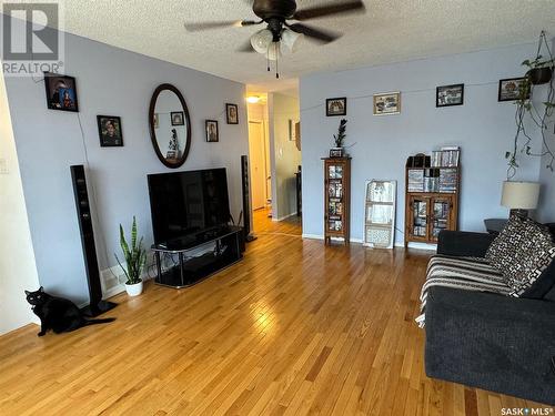 965 Dutkowski Crescent, Regina, SK - Indoor Photo Showing Living Room