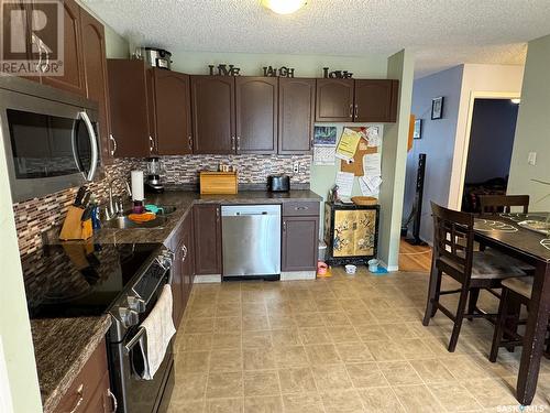 965 Dutkowski Crescent, Regina, SK - Indoor Photo Showing Kitchen