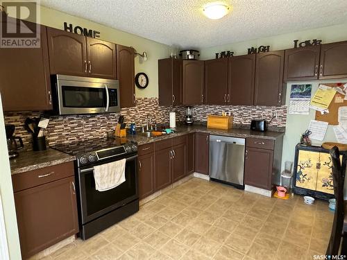 965 Dutkowski Crescent, Regina, SK - Indoor Photo Showing Kitchen