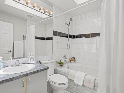 1277 Benvenuto Ave, Central Saanich, BC - Indoor Photo Showing Bathroom