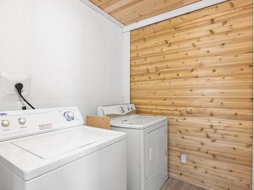 1277 Benvenuto Ave, Central Saanich, BC - Indoor Photo Showing Laundry Room