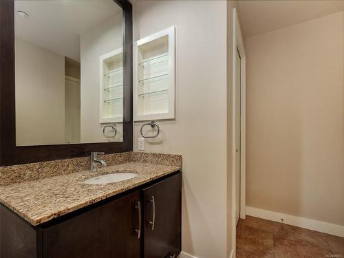 404-1375 Bear Mountain Pkwy, Langford, BC - Indoor Photo Showing Bathroom