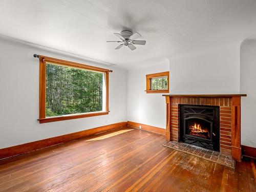 3750 Pinecrest Rd, Black Creek, BC - Indoor Photo Showing Living Room With Fireplace