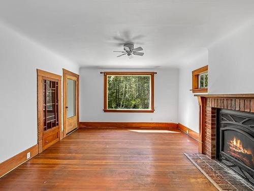 3750 Pinecrest Rd, Black Creek, BC - Indoor With Fireplace