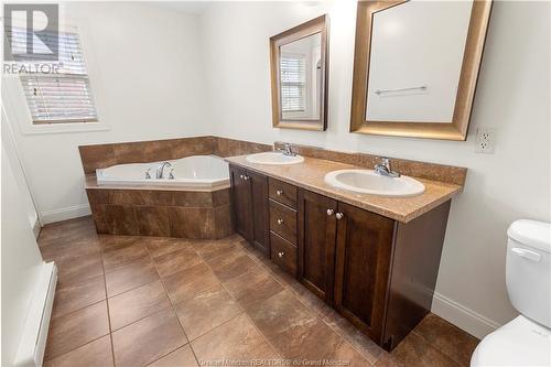 35 Des Erables Rd, Dieppe, NB - Indoor Photo Showing Bathroom