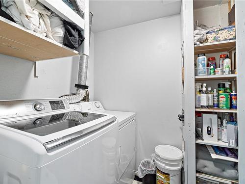 116-1685 Estevan Rd, Nanaimo, BC - Indoor Photo Showing Laundry Room