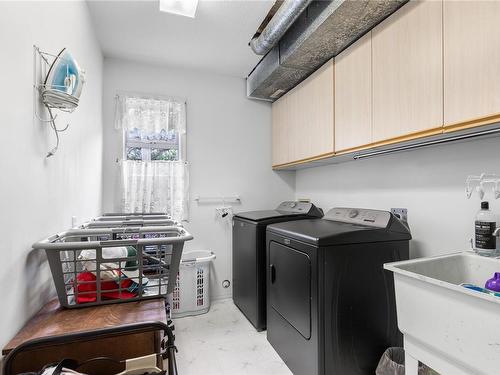 115 Denman Dr, Qualicum Beach, BC - Indoor Photo Showing Laundry Room