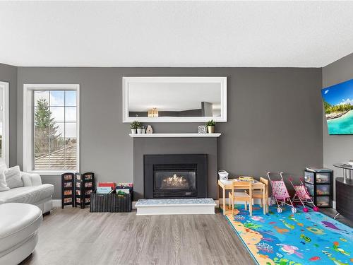 115 Denman Dr, Qualicum Beach, BC - Indoor Photo Showing Living Room With Fireplace