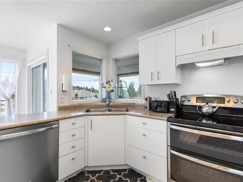 115 Denman Dr, Qualicum Beach, BC - Indoor Photo Showing Kitchen With Double Sink