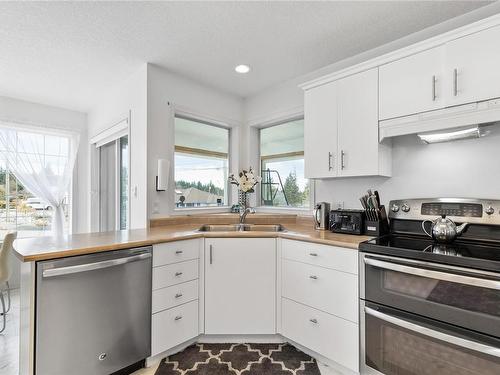 115 Denman Dr, Qualicum Beach, BC - Indoor Photo Showing Kitchen With Double Sink