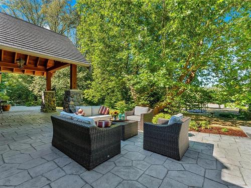 6140 Lakes Rd, Duncan, BC - Outdoor With Deck Patio Veranda
