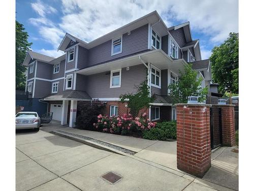 571 Albert St, Nanaimo, BC - Outdoor With Facade