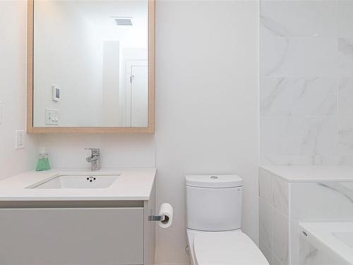 217-530 Michigan St, Victoria, BC - Indoor Photo Showing Bathroom