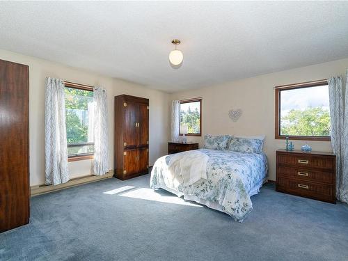 645 Cairndale Rd, Colwood, BC - Indoor Photo Showing Bedroom