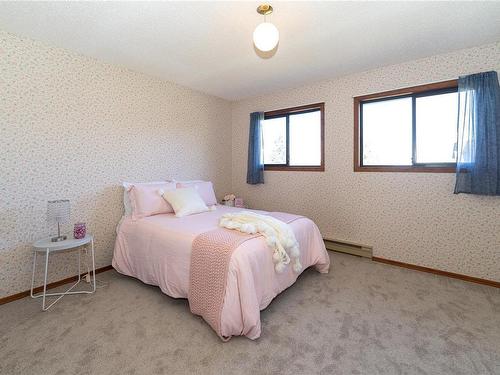 645 Cairndale Rd, Colwood, BC - Indoor Photo Showing Bedroom