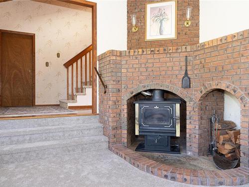 645 Cairndale Rd, Colwood, BC - Indoor With Fireplace