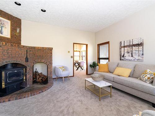 645 Cairndale Rd, Colwood, BC - Indoor Photo Showing Living Room With Fireplace