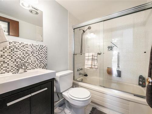 129-1680 Poplar Ave, Saanich, BC - Indoor Photo Showing Bathroom