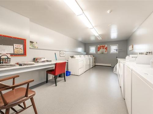 129-1680 Poplar Ave, Saanich, BC - Indoor Photo Showing Laundry Room