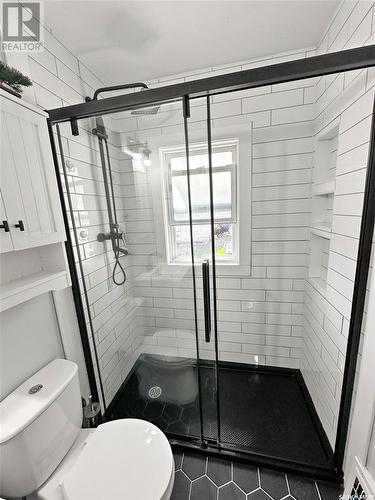 568 Central Avenue N, Swift Current, SK - Indoor Photo Showing Bathroom