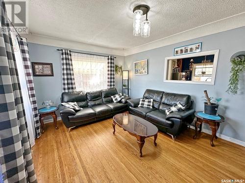 568 Central Avenue N, Swift Current, SK - Indoor Photo Showing Living Room