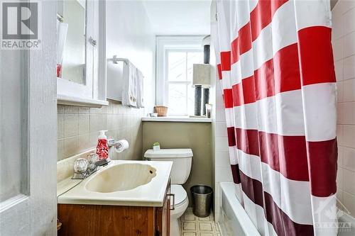 28 Wilson Street W, Perth, ON - Indoor Photo Showing Bathroom