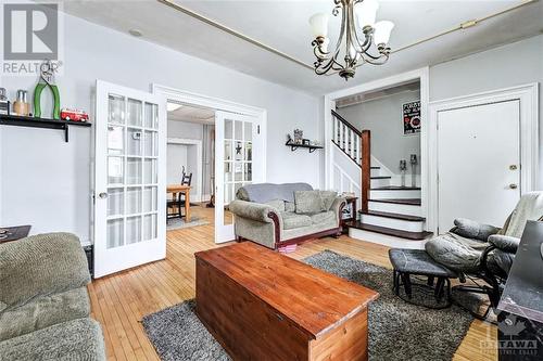 28 Wilson Street W, Perth, ON - Indoor Photo Showing Living Room