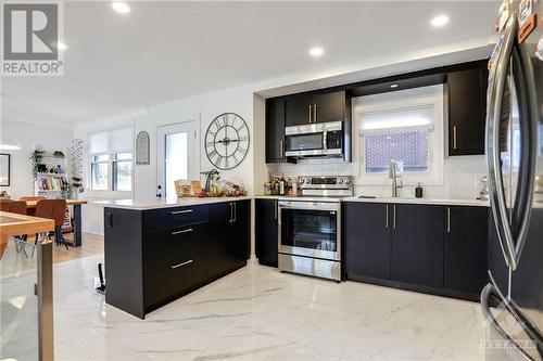 2204 Utah Street, Ottawa, ON - Indoor Photo Showing Kitchen With Upgraded Kitchen