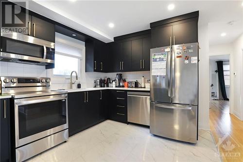 2204 Utah Street, Ottawa, ON - Indoor Photo Showing Kitchen With Upgraded Kitchen