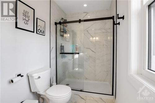 2204 Utah Street, Ottawa, ON - Indoor Photo Showing Bathroom