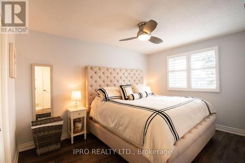 1033 Mississauga Valley Boulevard, Mississauga, ON - Indoor Photo Showing Bedroom